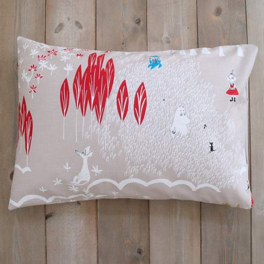 ムーミンピローケース ここにいるよ