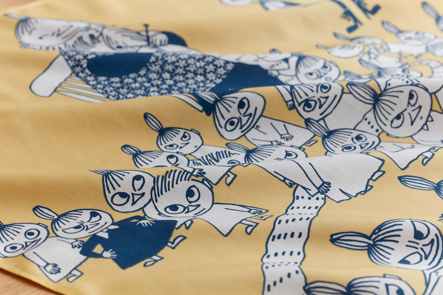 ムーミンハンカチ ミイのマフラー