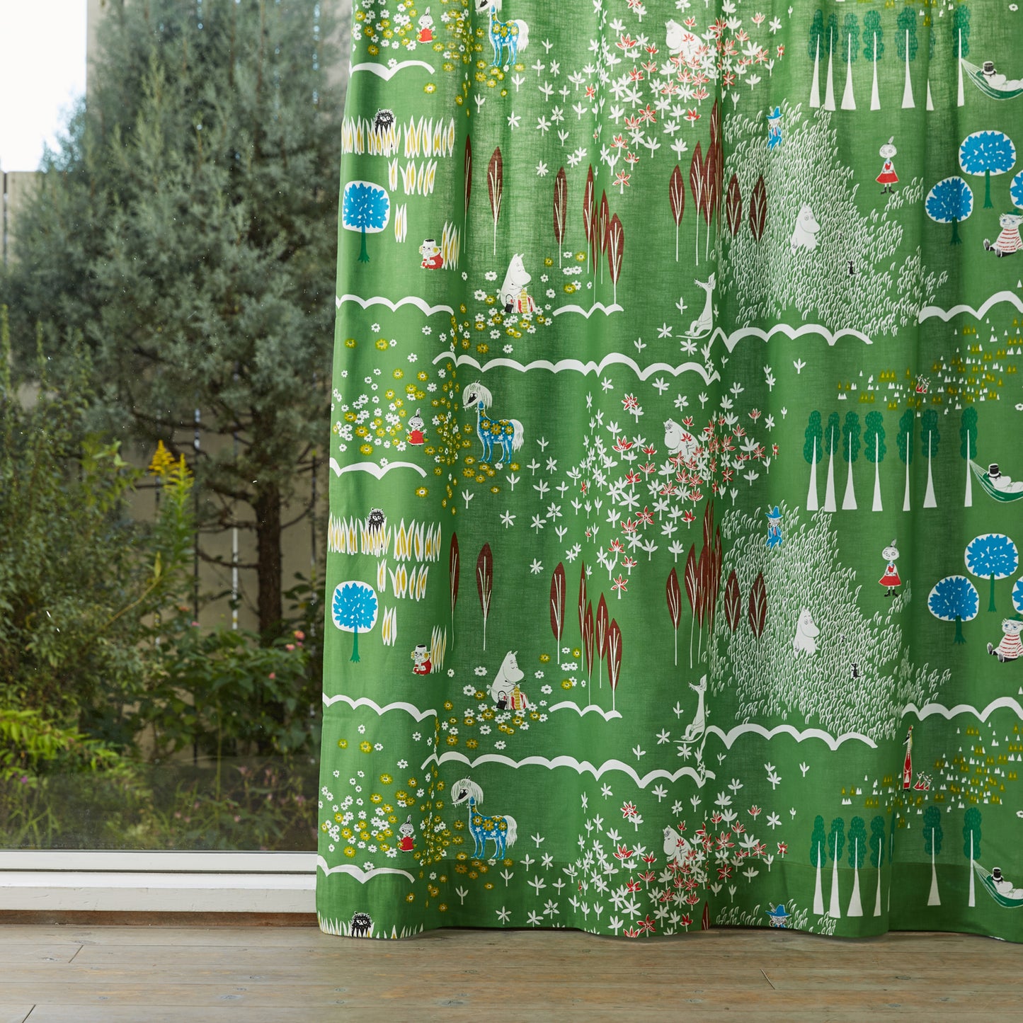 ムーミンカーテン ここにいるよ